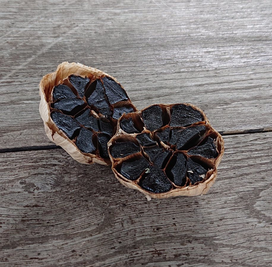 Black garlic bulb